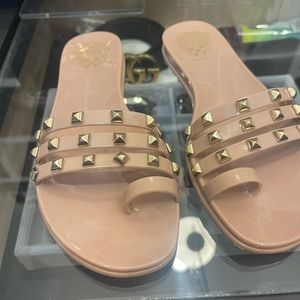 Vince Camuto nude color jelly stud slides sz 6